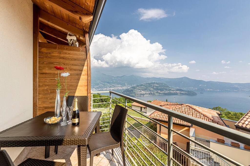 La Dolce Vita - Vista Lago E Piscina Parzanica Kültér fotó
