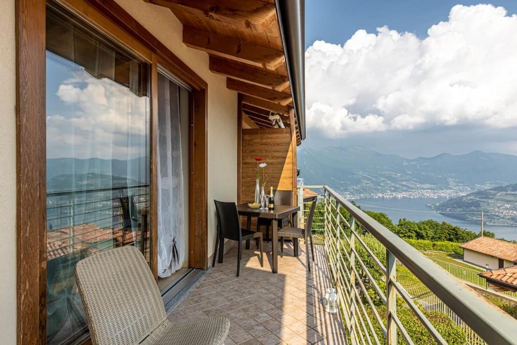 La Dolce Vita - Vista Lago E Piscina Parzanica Kültér fotó